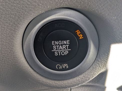 Used 2020 Chrysler Pacifica Touring-L Plus w/ Tire & Wheel Group image 33