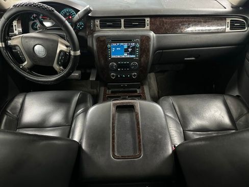 Used 2011 GMC Yukon XL Denali image 3
