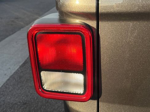 Used 2023 Jeep Gladiator Sport w/ Trailer Tow Package image 25