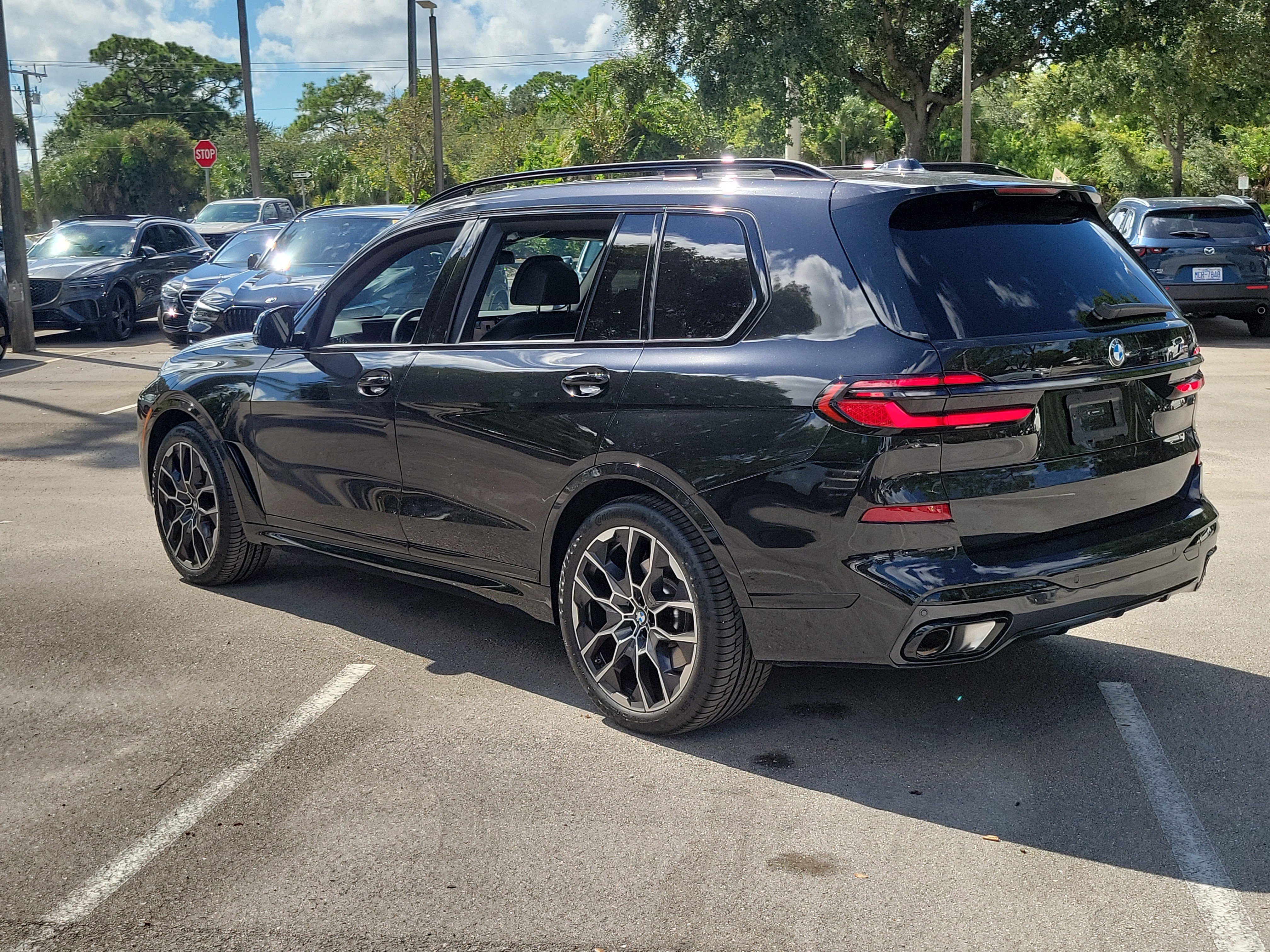 Used 2027 BMW X7 xDrive40i w/ M Sport Package AWD/4WD image 5