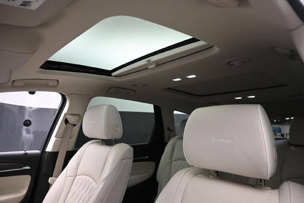 Used 2023 Buick Enclave Avenir w/ Avenir Technology Package AWD/4WD image 23