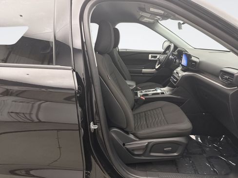 Used 2020 Ford Explorer XLT w/ Comfort Package image 16