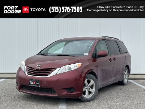 Used 2015 Toyota Sienna LE image 1