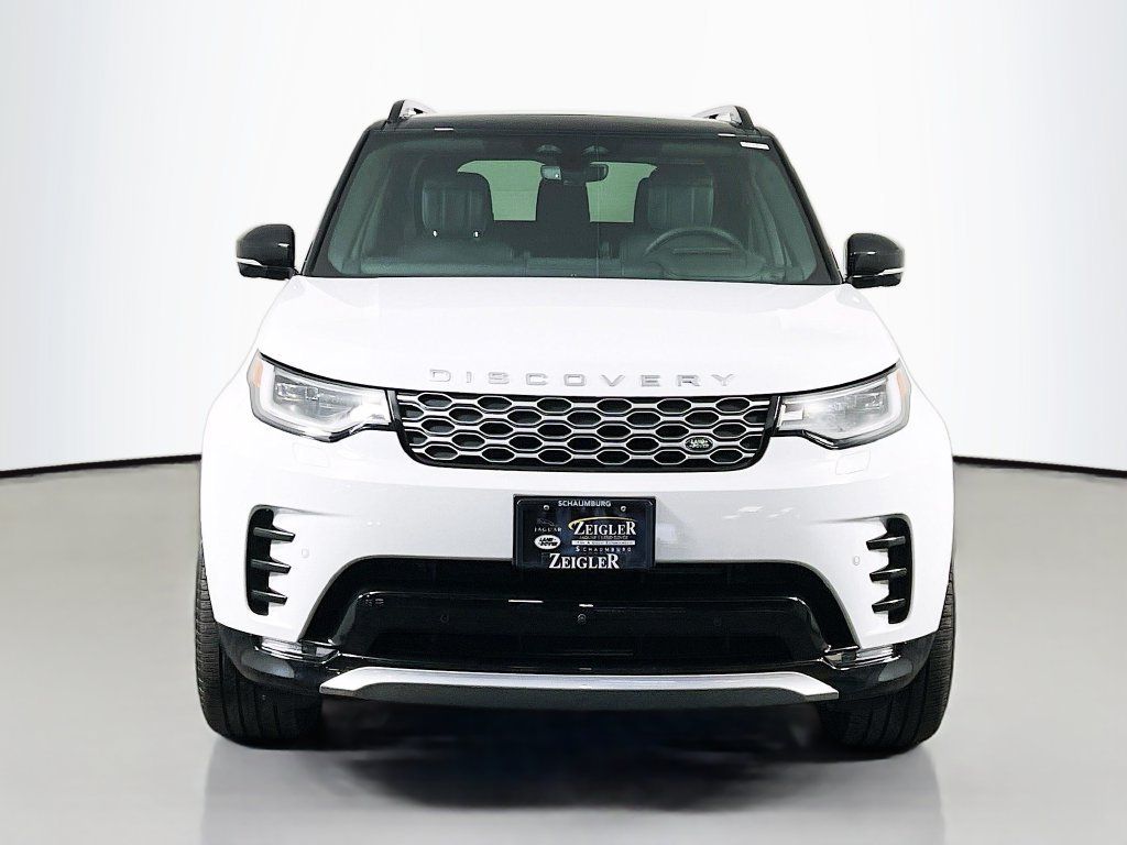 Certified 2025 Land Rover Discovery Metropolitan Edition AWD/4WD image 2