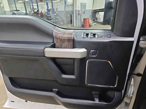 Used 2018 Ford F250 Lariat w/ Lariat Ultimate Package AWD/4WD image 30