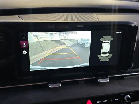 Used 2023 Kia Carnival EX image 24