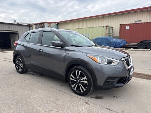 Used 2020 Nissan Kicks SV image 1