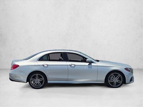 Used 2020 Mercedes-Benz E 350 4MATIC Sedan image 4