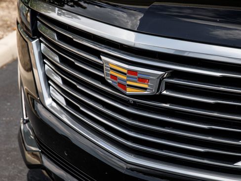 Used 2021 Cadillac Escalade Premium Luxury Platinum RWD image 3