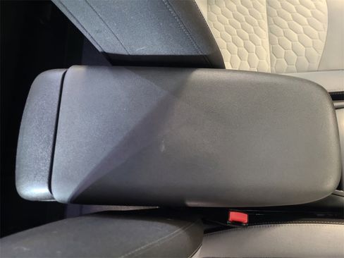 Used 2019 Chevrolet Equinox LS image 17