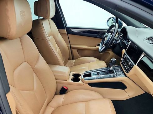 Used 2020 Porsche Macan w/ Premium Package Plus AWD/4WD image 23