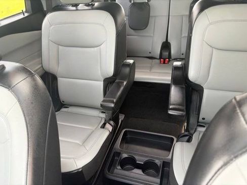 Used 2021 Ford Explorer XLT w/ Equipment Group 202A AWD/4WD image 32
