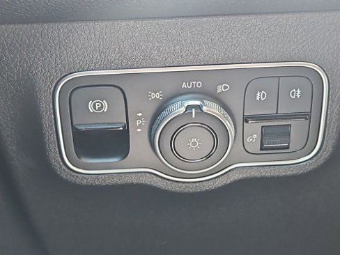 Used 2023 Mercedes-Benz GLB 250 image 17