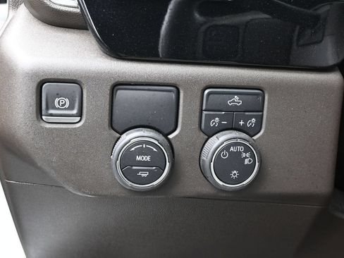 Used 2025 Chevrolet Silverado 1500 LT RWD image 16