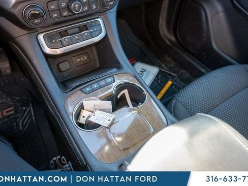 Used 2021 GMC Acadia SLE image 14