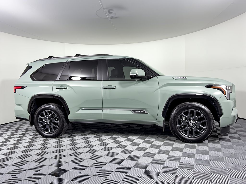Used 2025 Toyota Sequoia Capstone AWD/4WD image 8