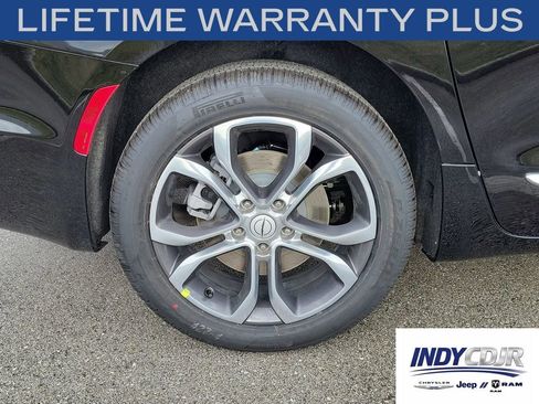 New 2026 Chrysler Pacifica Pinnacle w/ Trailer Tow Group AWD/4WD image 7