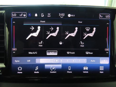 Used 2024 Chrysler Pacifica Touring-L FWD image 28