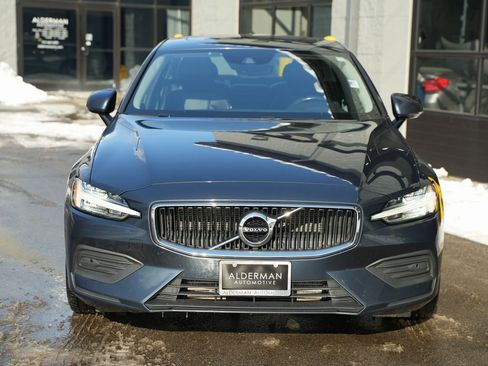 Used 2019 Volvo S60 T6 Momentum w/ Multimedia Package image 3