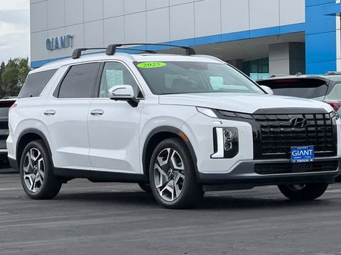 Used 2025 Hyundai Palisade SEL FWD image 2