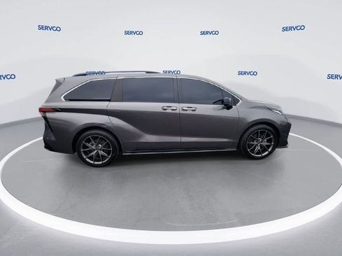 Used 2022 Toyota Sienna XSE image 9