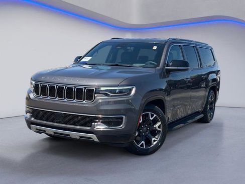 Used 2024 Jeep Wagoneer L Series III w/ Flexible Seating Group AWD/4WD image 2