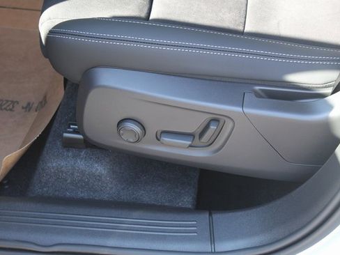 New 2026 Volvo XC40 B5 Ultra w/ Climate Package image 13