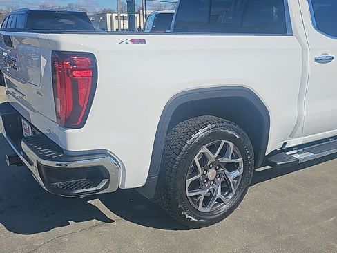 New 2026 GMC Sierra 1500 SLT image 8
