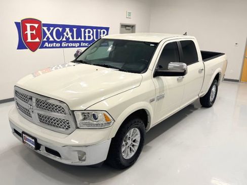Used 2018 RAM 1500 Laramie w/ Convenience Group AWD/4WD image 5