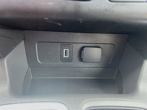 Used 2017 Ford Escape Titanium FWD image 24