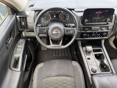 Used 2024 Nissan Pathfinder S image 26