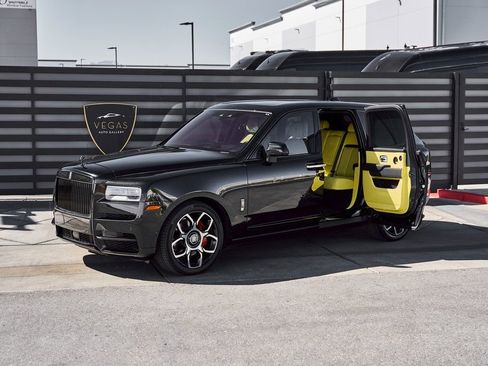 Used 2022 Rolls-Royce Cullinan Black Badge w/ Dark Exterior Package AWD/4WD image 6