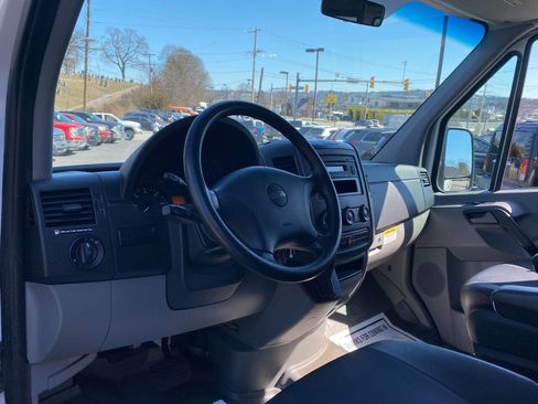 Used 2010 Freightliner Sprinter 2500 image 10