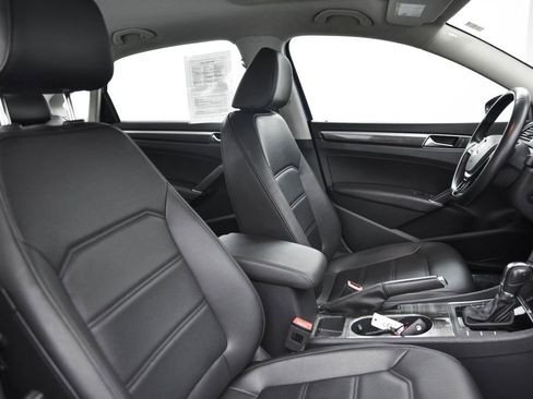 Used 2017 Volkswagen Passat 1.8T SE image 15