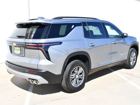 Used 2026 Chevrolet Traverse LT w/ Driver Confidence Package FWD image 17