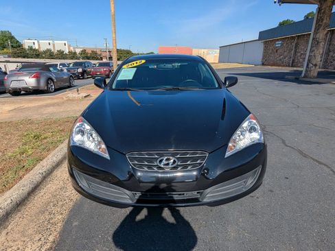 Used 2012 Hyundai Genesis 2.0T RWD image 2