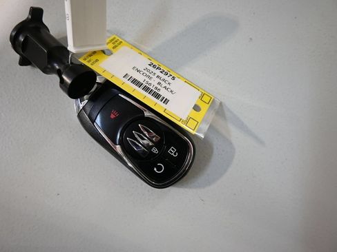 Used 2025 Buick Encore GX Preferred AWD/4WD image 9