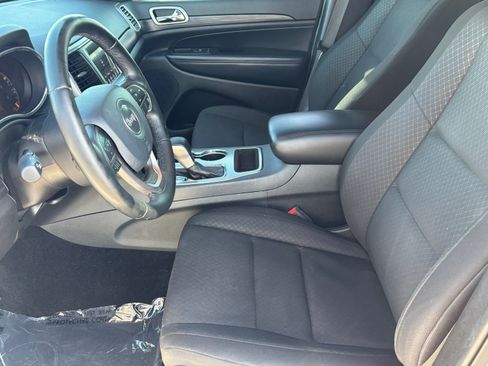 Used 2020 Jeep Grand Cherokee Laredo RWD image 19