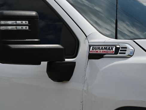 Used 2024 GMC Sierra 2500 Pro AWD/4WD image 9
