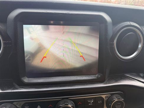 Used 2019 Jeep Wrangler Unlimited Sahara image 31