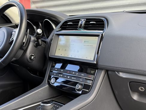 Used 2020 Jaguar F-PACE Prestige image 16