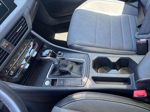 Used 2025 Volkswagen Jetta SE FWD image 42