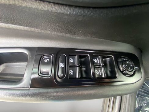 Used 2021 Jeep Renegade Limited w/ Luxury Group II image 17