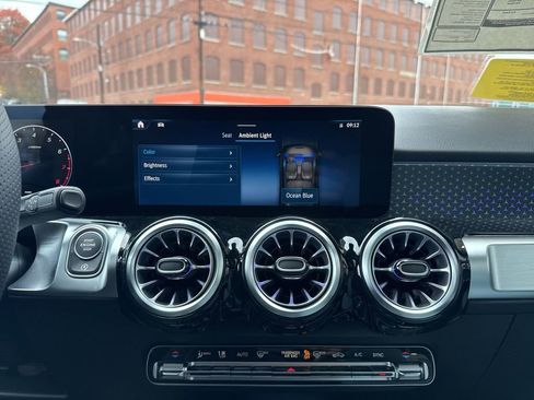 New 2026 Mercedes-Benz GLB 250 4MATIC image 33