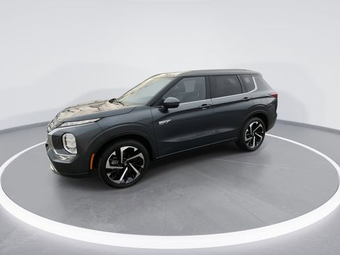 Used 2025 Mitsubishi Outlander SEL image 8
