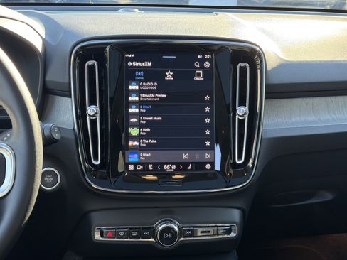 Certified 2025 Volvo XC40 B5 Core image 23