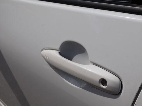 Used 2021 Toyota Prius L Eco FWD image 22