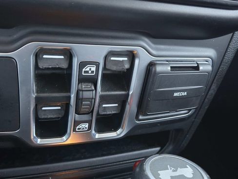 Used 2021 Jeep Wrangler Unlimited Sahara image 33