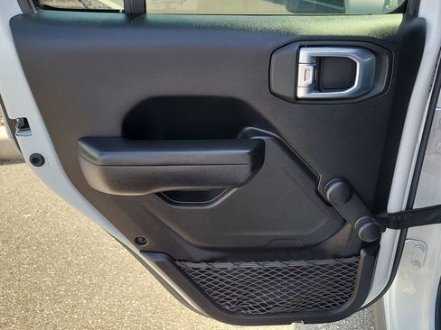 Certified 2022 Jeep Gladiator Sport image 9