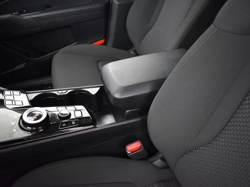 Used 2025 Kia Sportage LX image 14